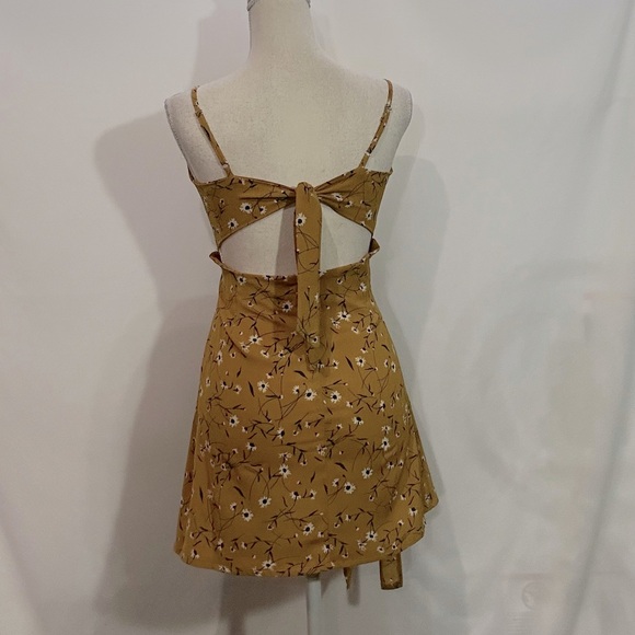 Dress - Picture 2 of 4